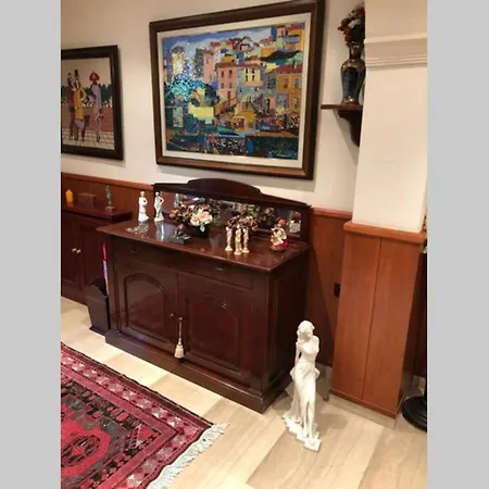 Casa En Con Hermoso Jardin, Parking Calle