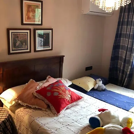 بيت للعطل Casa En Con Hermoso Jardin, Parking Calle غرناطة